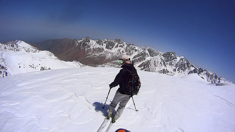 на Молодежке